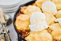 Rustic Skillet Peach Cobbler with Sweet Brown Sugar Crumble