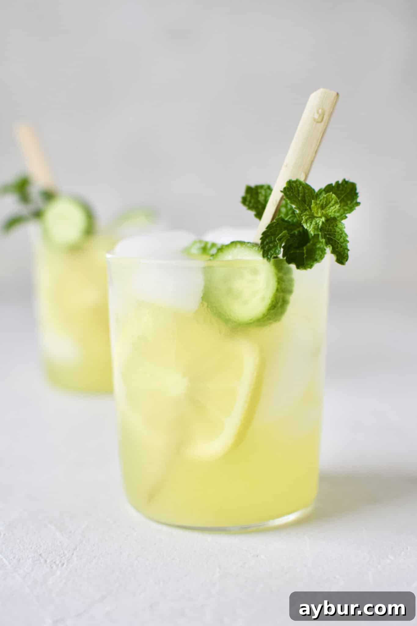 Crisp Cucumber Mint Lemonade 1 featured 21528