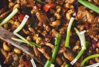 Velvet Chicken with Crunchy Cashews