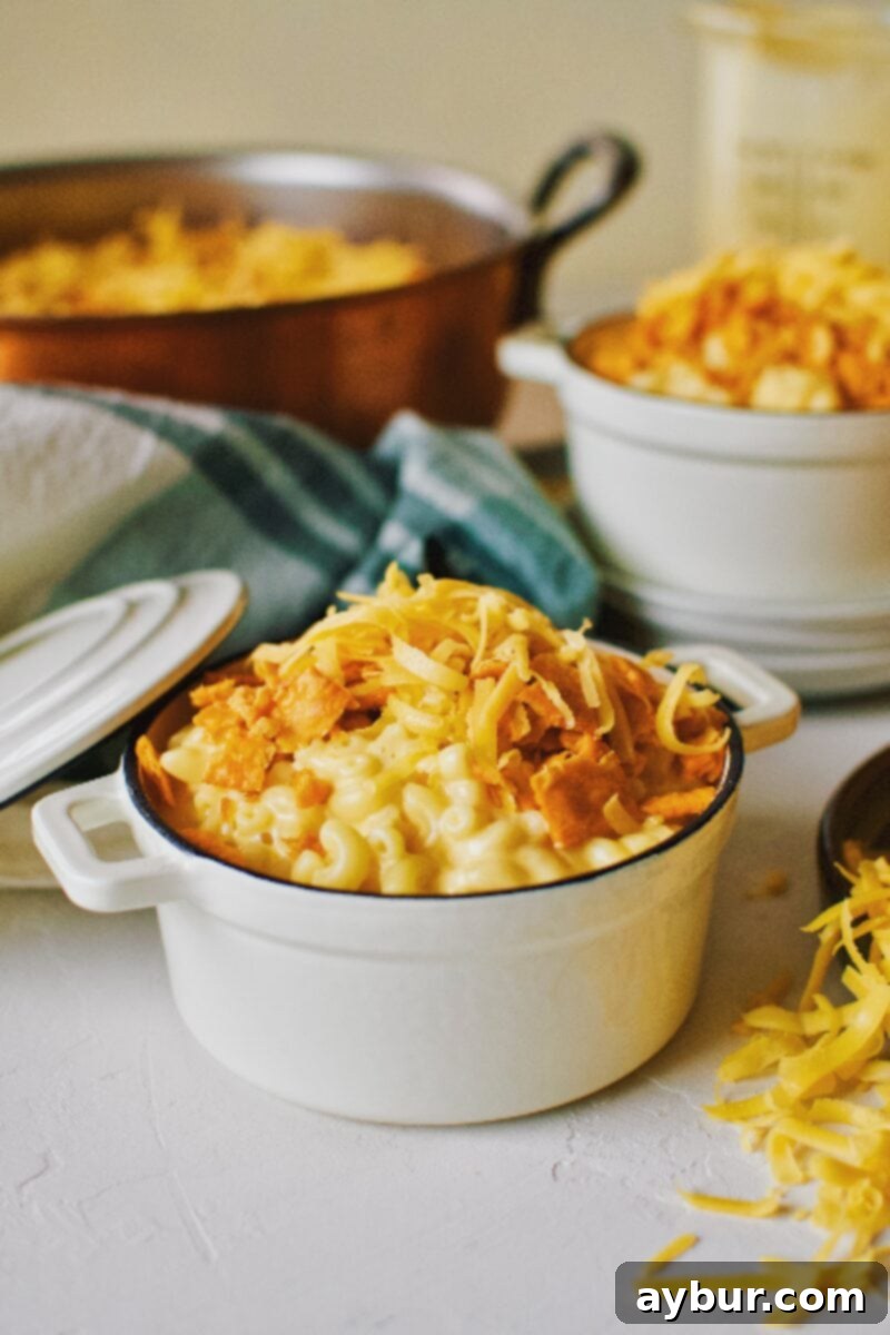 Ultimate Cheez-It Mac and Cheese 8 Cheez-It mac and cheese in mini dutch ovens topped with cheese crackers and cheddar cheese.