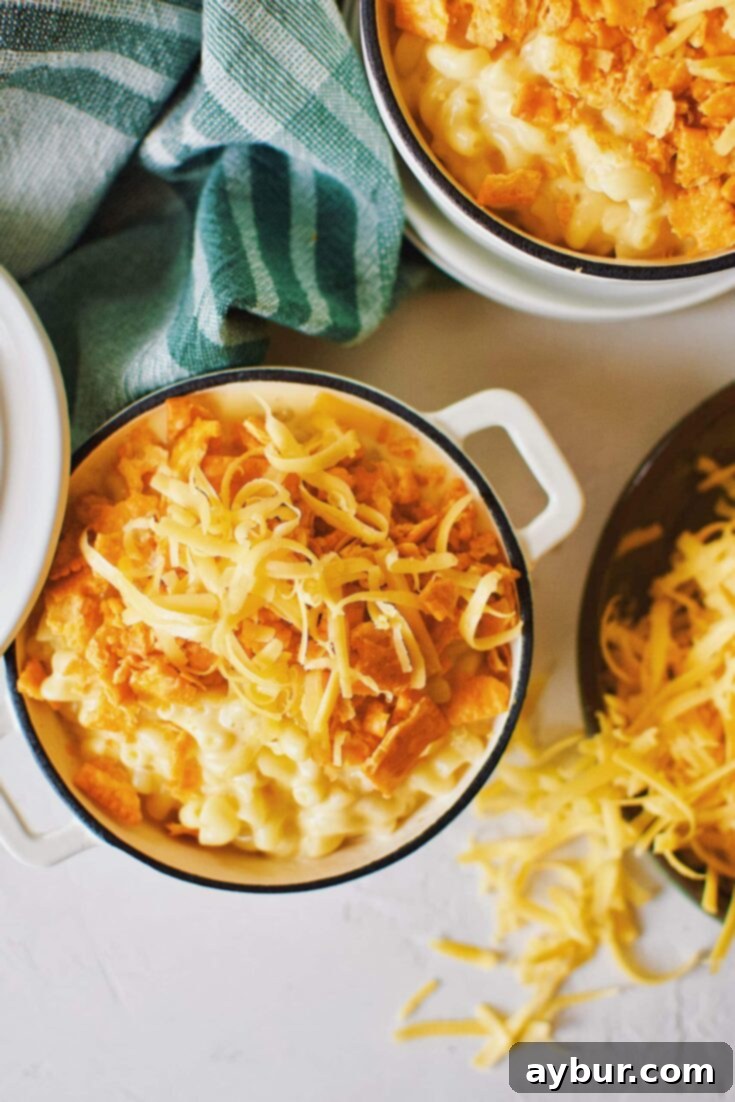 Ultimate Cheez-It Mac and Cheese 10 Cheez-It mac and cheese in mini dutch ovens topped with cheese crackers and cheddar cheese.